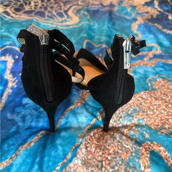 Jessica Simpson Black and Tan Heels - Picture 4 of 4